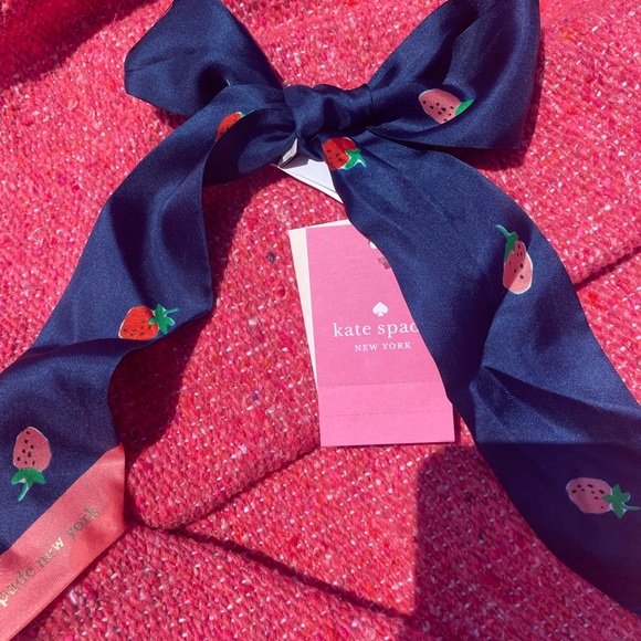 kate spade Accessories - NWT KATE SPADE ♠️ wild strawberries skinny scarf🍓